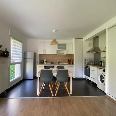 Apartment Spacious And Bright Nest In