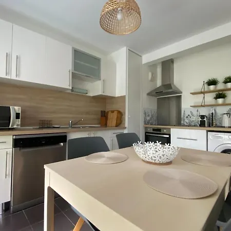 Spacious And Bright Nest In *